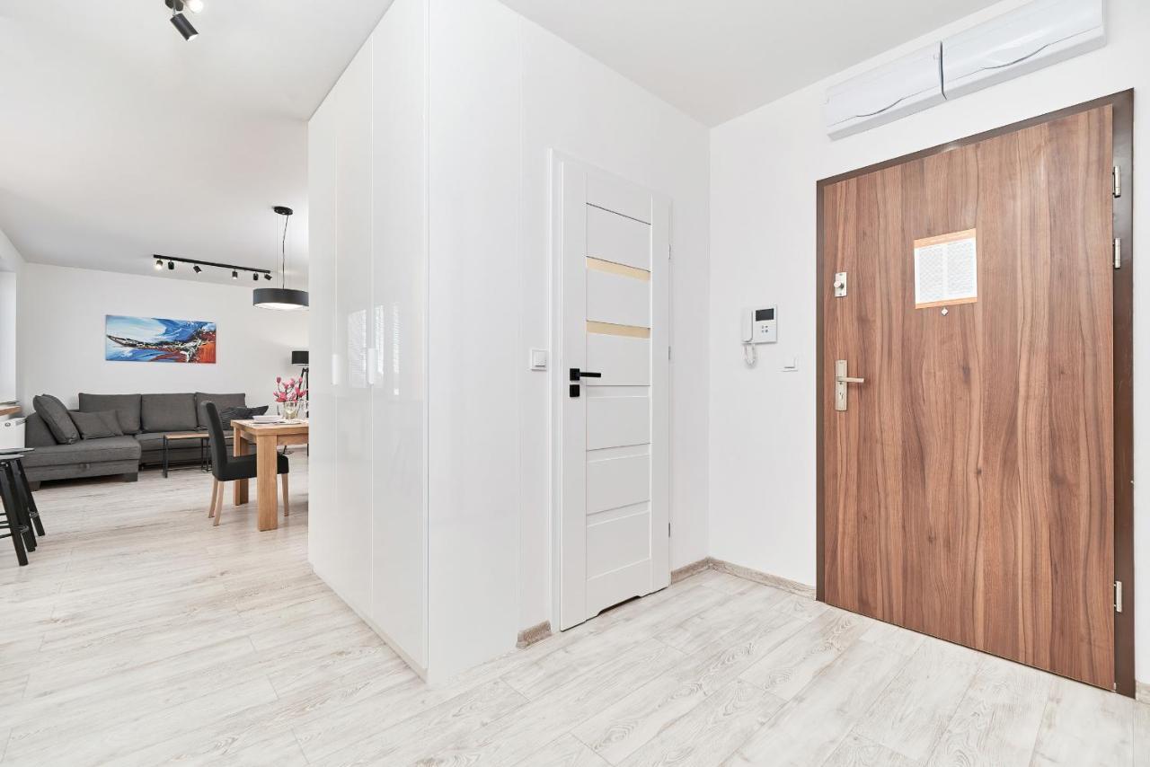 Exclusive Apartments Teczowa With Underground Parking By Noclegi Renters Wroclaw Exterior photo