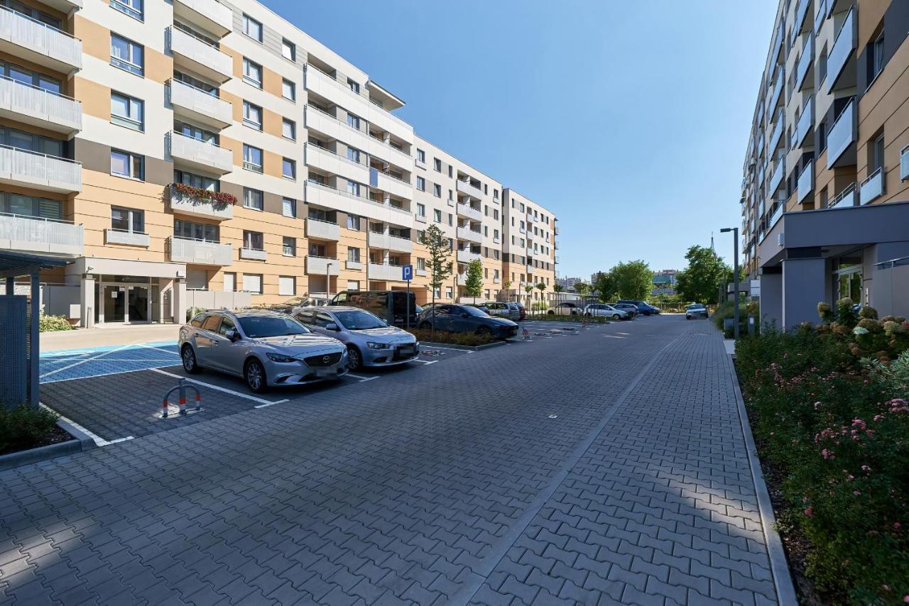 Exclusive Apartments Teczowa With Underground Parking By Noclegi Renters Wroclaw Exterior photo